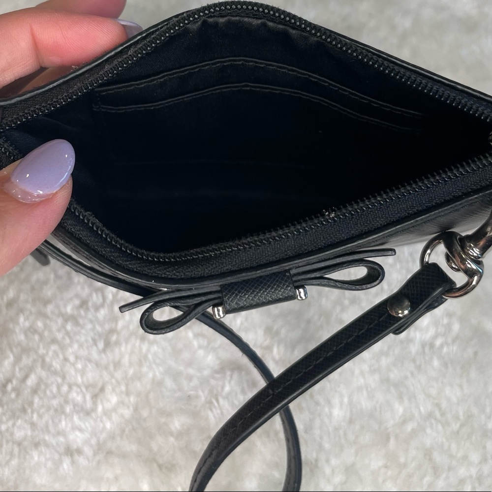 Adorable Coach leather bow wristlet - Picture 5 of 8